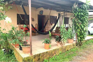 Single story house with garden and porch in La Chorrera Panama