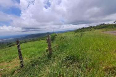 Green rolling hills of large fertile farmland in Volcán Boquete Highlands