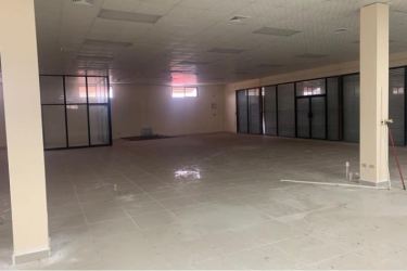 Empty interior showroom area with tiled flooring and lighting in Panama commercial property