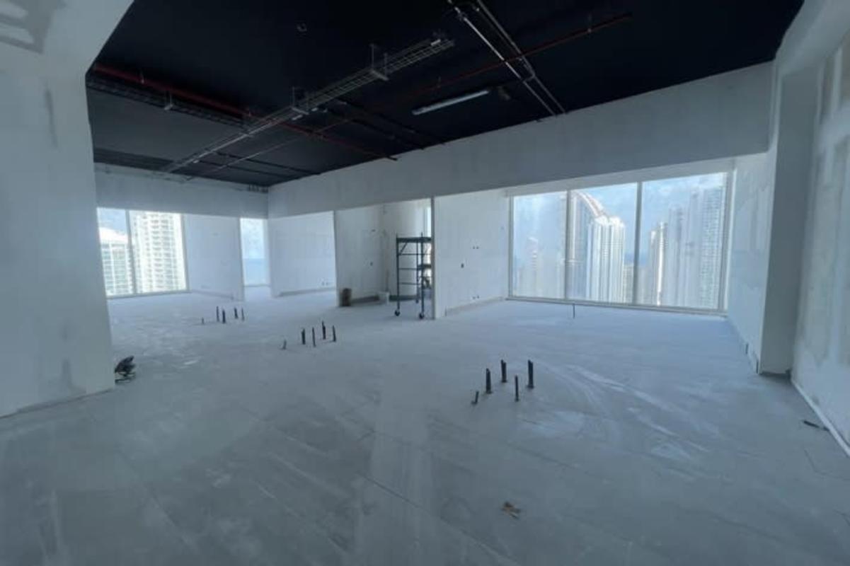 Interior shell office with panoramic city views in Oceanía Tower Panama for rent