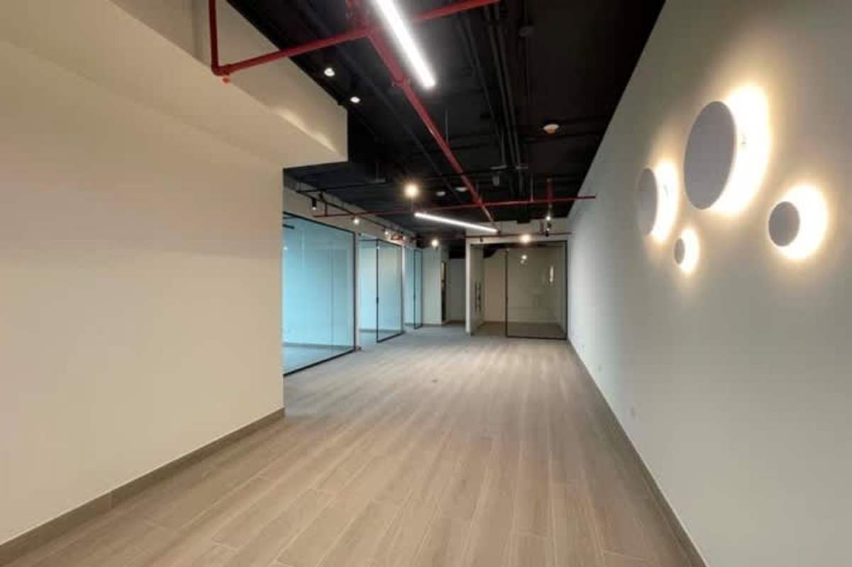 Industrial-modern office with glass partitions and exposed ceiling for rent in Tower Financial Center Panama City
