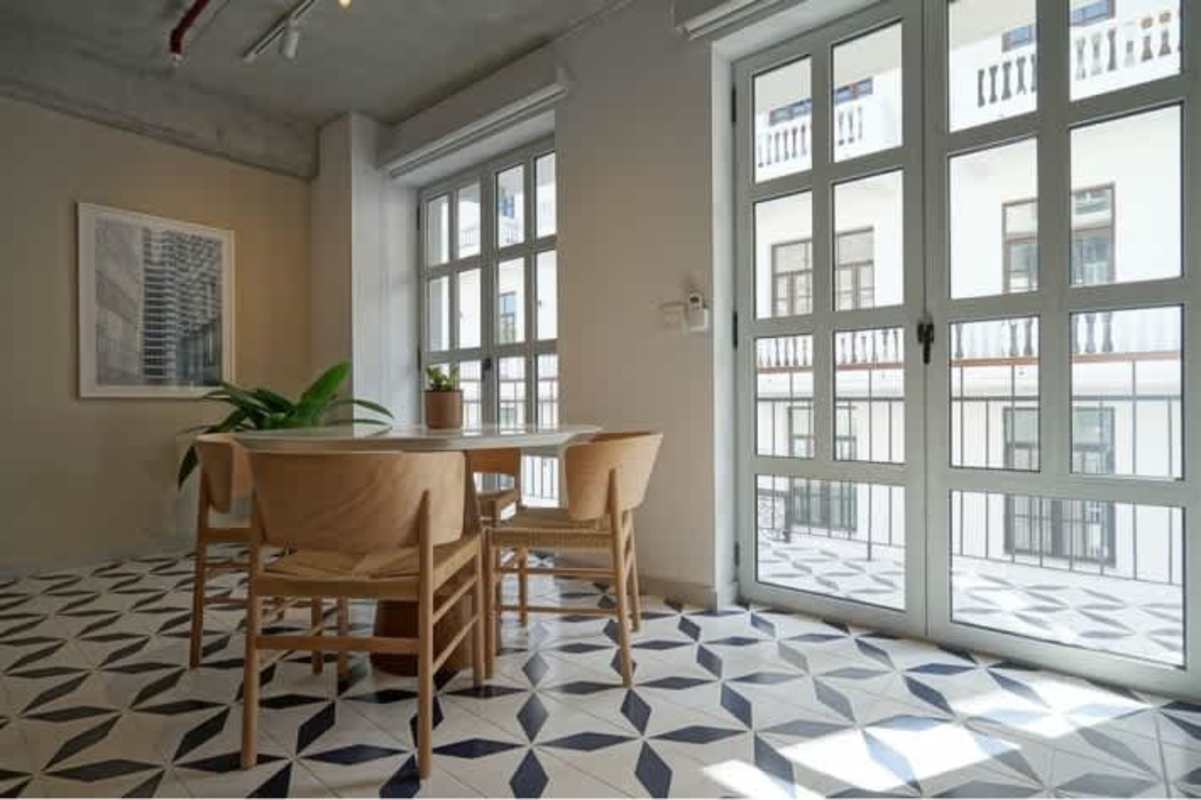Bright dining area panoramic windows geometric tiles PH Casa Contemporanea Panama