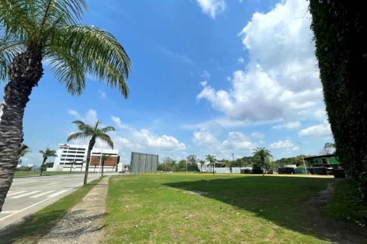 Wide street with new office towers and palm trees in Santa María Business District Panama