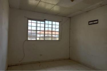 Simple bathroom with tiles, wall sink and mirror in property Brisas de Arraiján