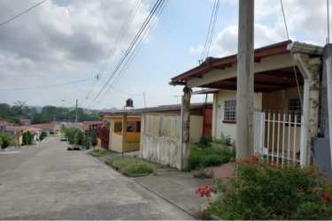 Empty living area with tiled floor and window with security bars house for sale Panama Oeste