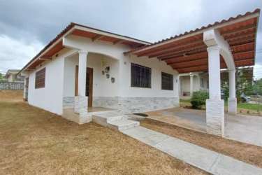 3BR 2BA Suburban Home in Colinas del Sol Burunga