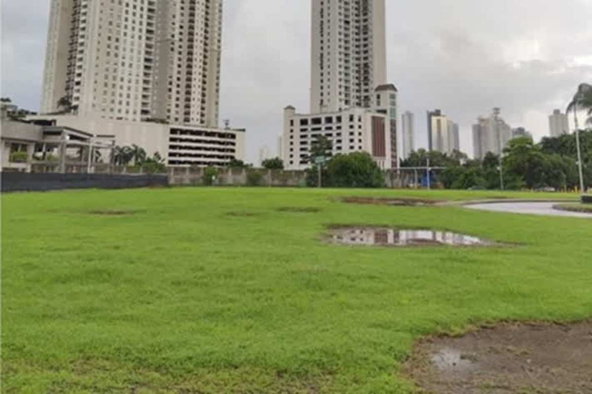 Urban street infrastructure with tropical landscaping Santa María Business District Panama