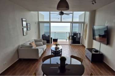 Spacious bathroom with tub, glass shower and modern fixtures PH Miramar Loft Panama