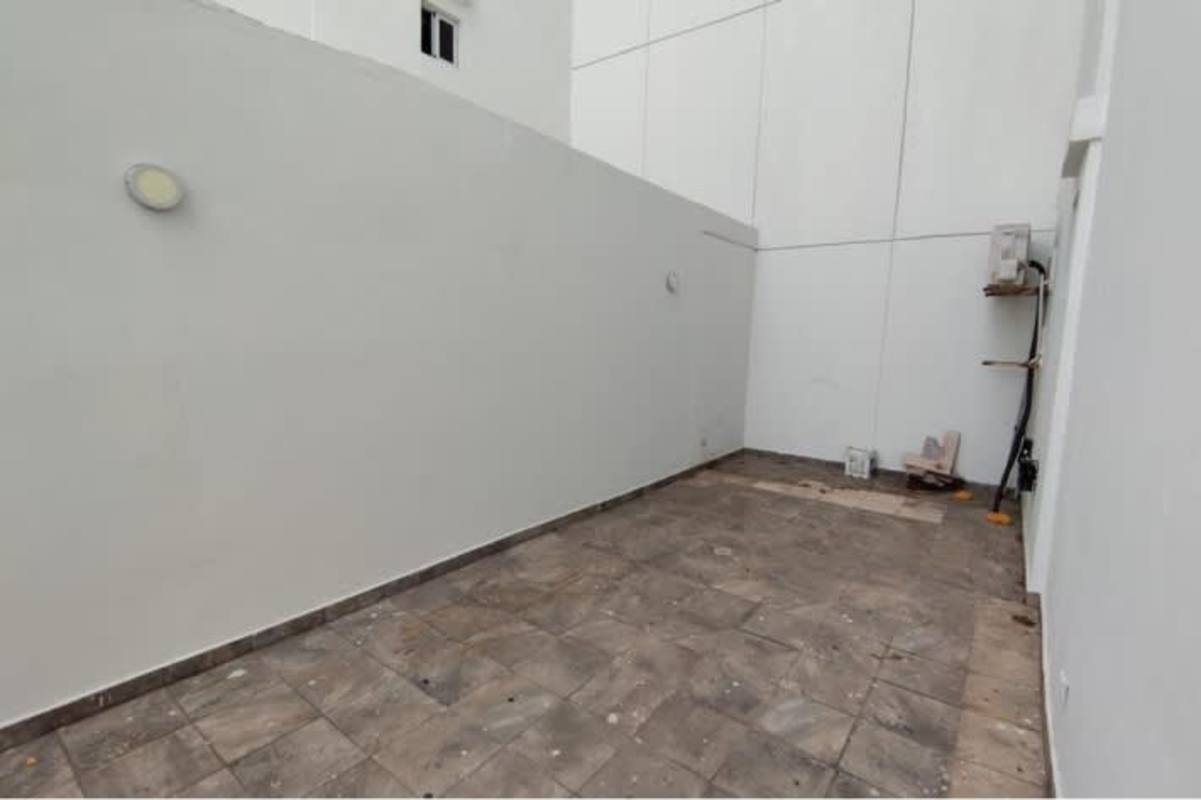 Private 40 m² tiled terrace ocean and city views PH Sky Blue San Francisco Panama