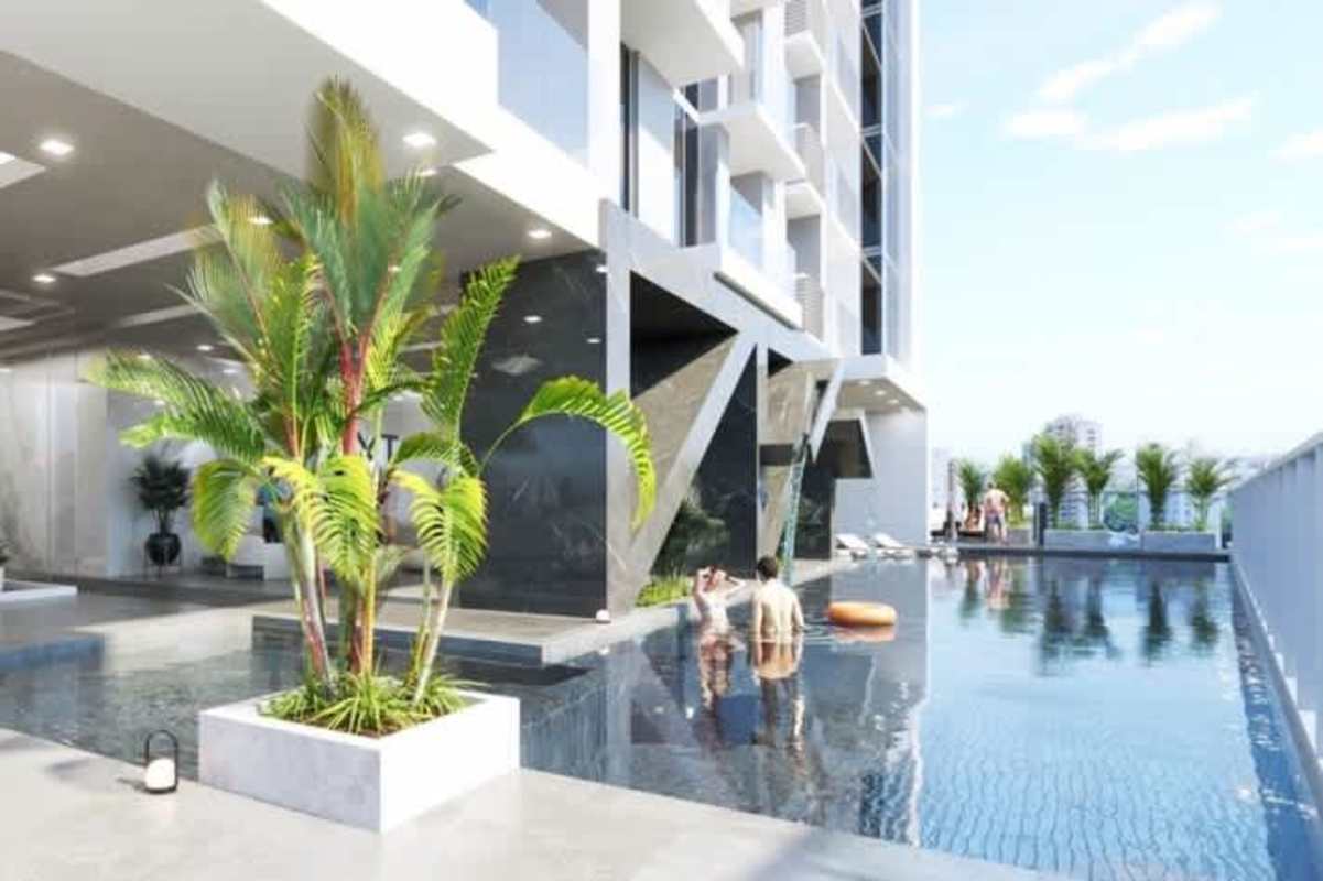 Rooftop infinity pool with Pacific view and lounge chairs at PH Coco del Mar Panama