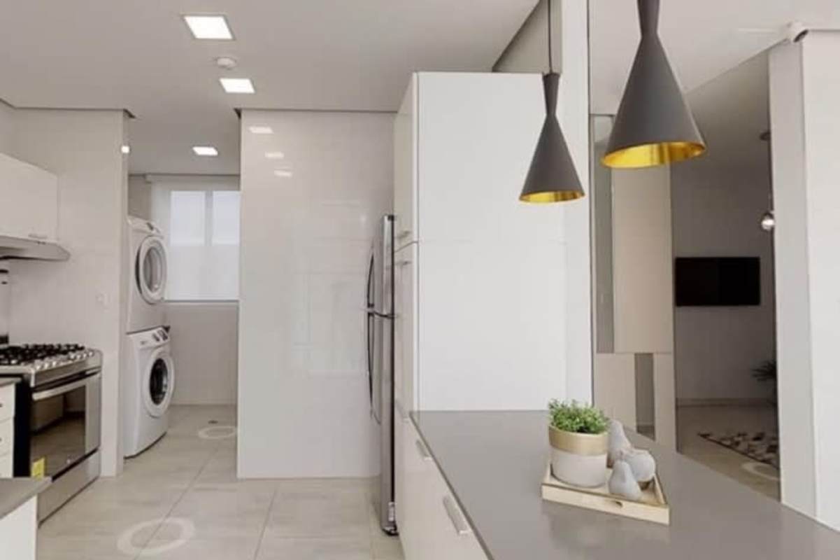 Bedroom large window built-in closet Panama City Vista del Sol Betania