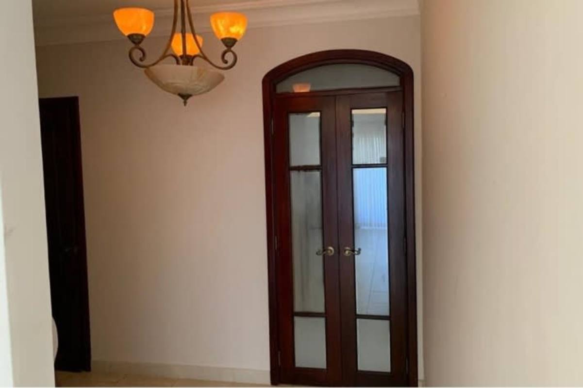 Bedroom built-in closet large window PH Victoria Tower apartment Obarrio Panama