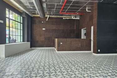 Historic Commercial Space Near Plaza Santa Ana Casco Viejo