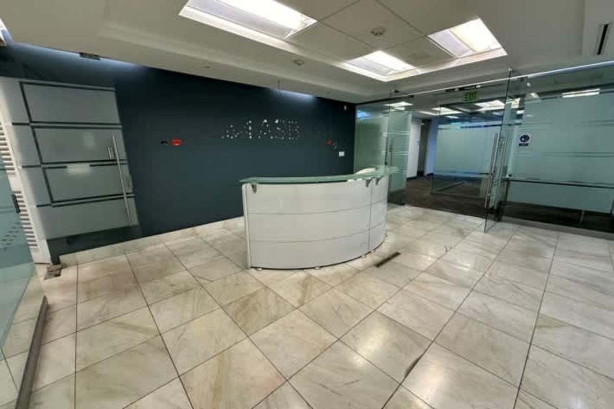 Luxury commercial office lobby with marble tiles and glass details at Tower Financial Center Obarrio Panama