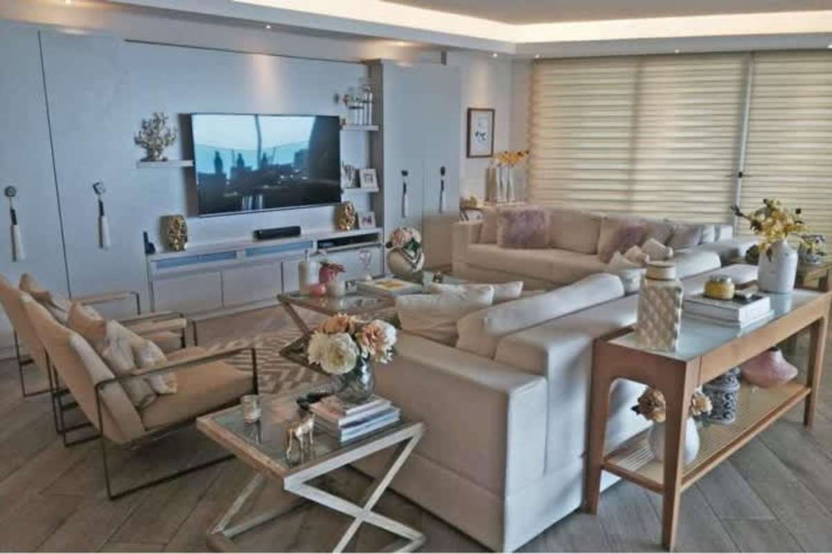 U-shaped open kitchen with granite counters and modern cabinetry at PH Oasis on the Bay in Punta Pacifica Panama