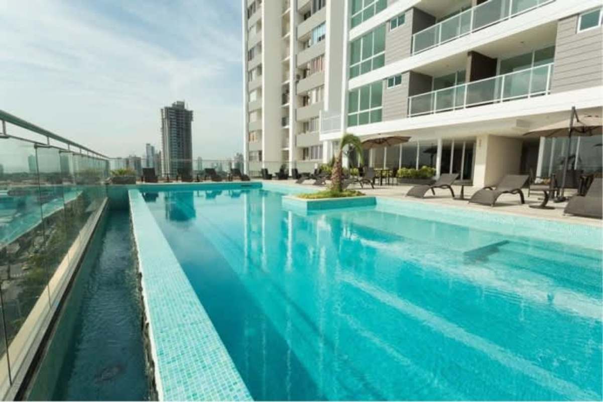 Rooftop infinity pool with sun loungers and panoramic skyline views at PH Vista Real Panama City