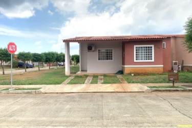 Laundry room with window and washing machine hook-up in Arboledas Los Castaños La Chorrera Panama house for sale