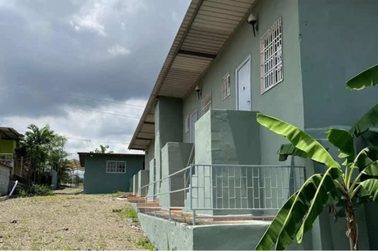 Gated parking and courtyard space in mixed-use income compound Juan Díaz Panama