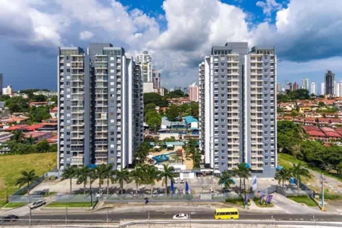 Two residential towers with swimming pool and recreation area Pueblo Nuevo Panama City
