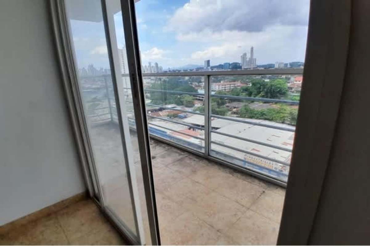 Kitchen with granite countertop and dark cabinets PH Park Royal Pueblo Nuevo Panama
