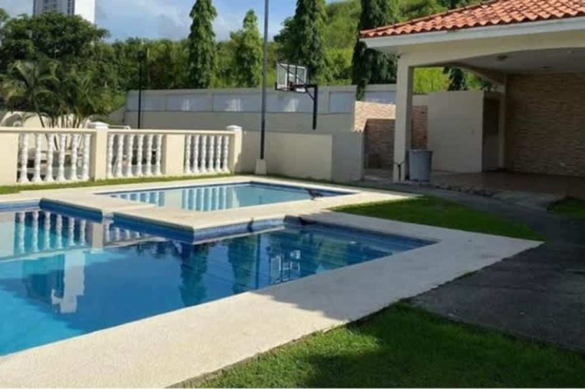 Garden with pergola, small pool area and sports in Altos de Panama house