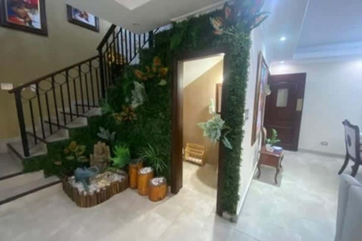 Covered terrace with swing, garden area, Altos de Panamá