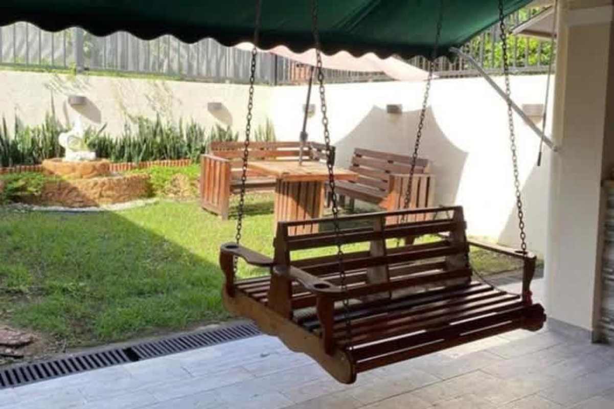 Staircase area with indoor garden in family home Altos de Panamá