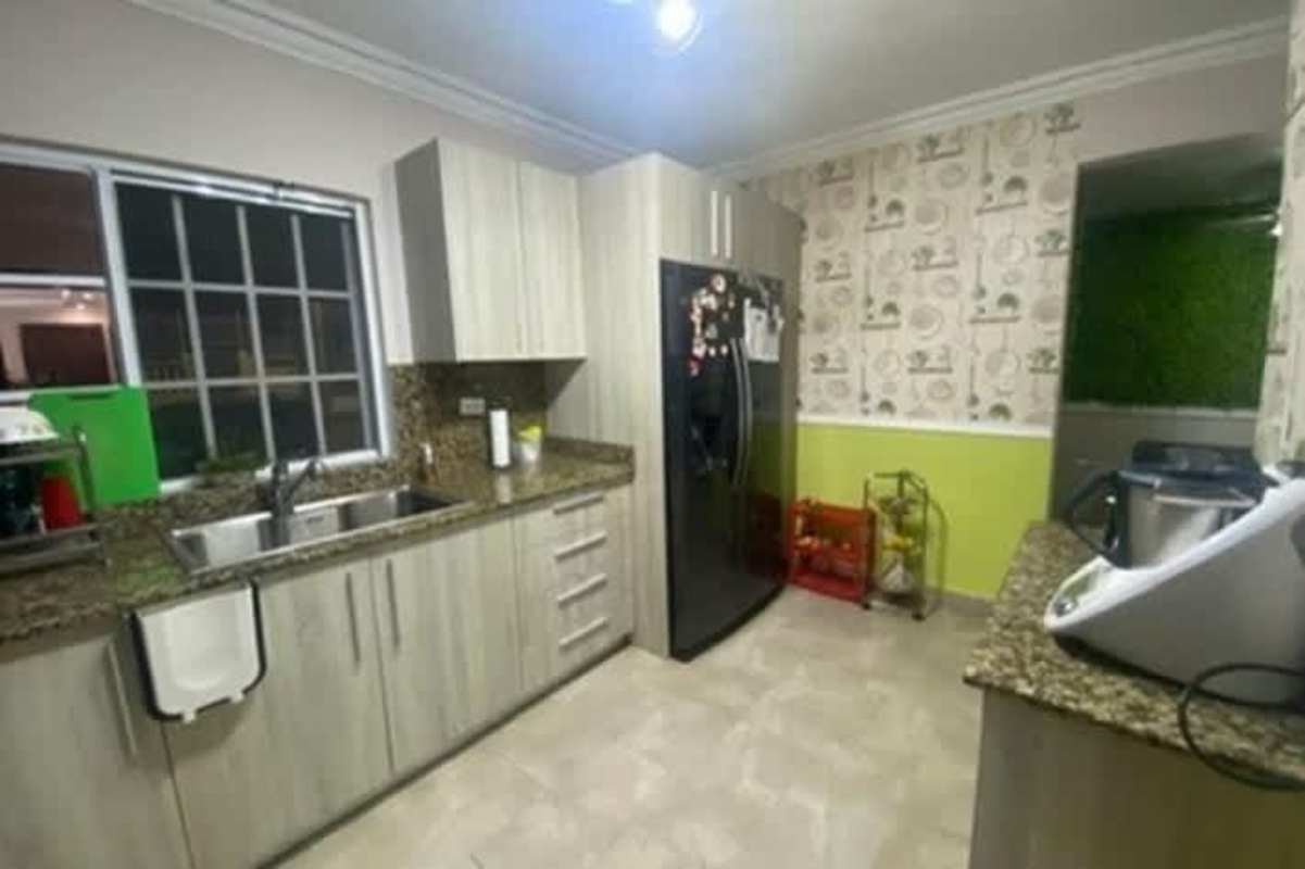 Spacious 4BR Family House with Pool in Altos de Panamá