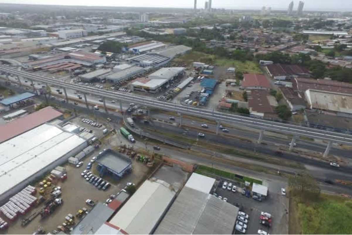 Aerial photo of industrial warehouses, commercial sites, and elevated highways near Vía Tocumen Juan Diaz Panama
