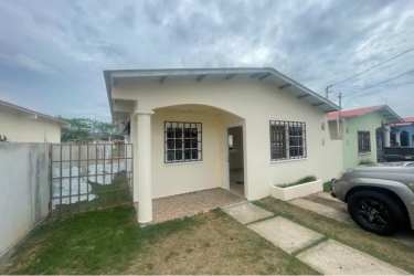 Simple front porch with small driveway and gated entrance affordable house in Penonomé Coclé