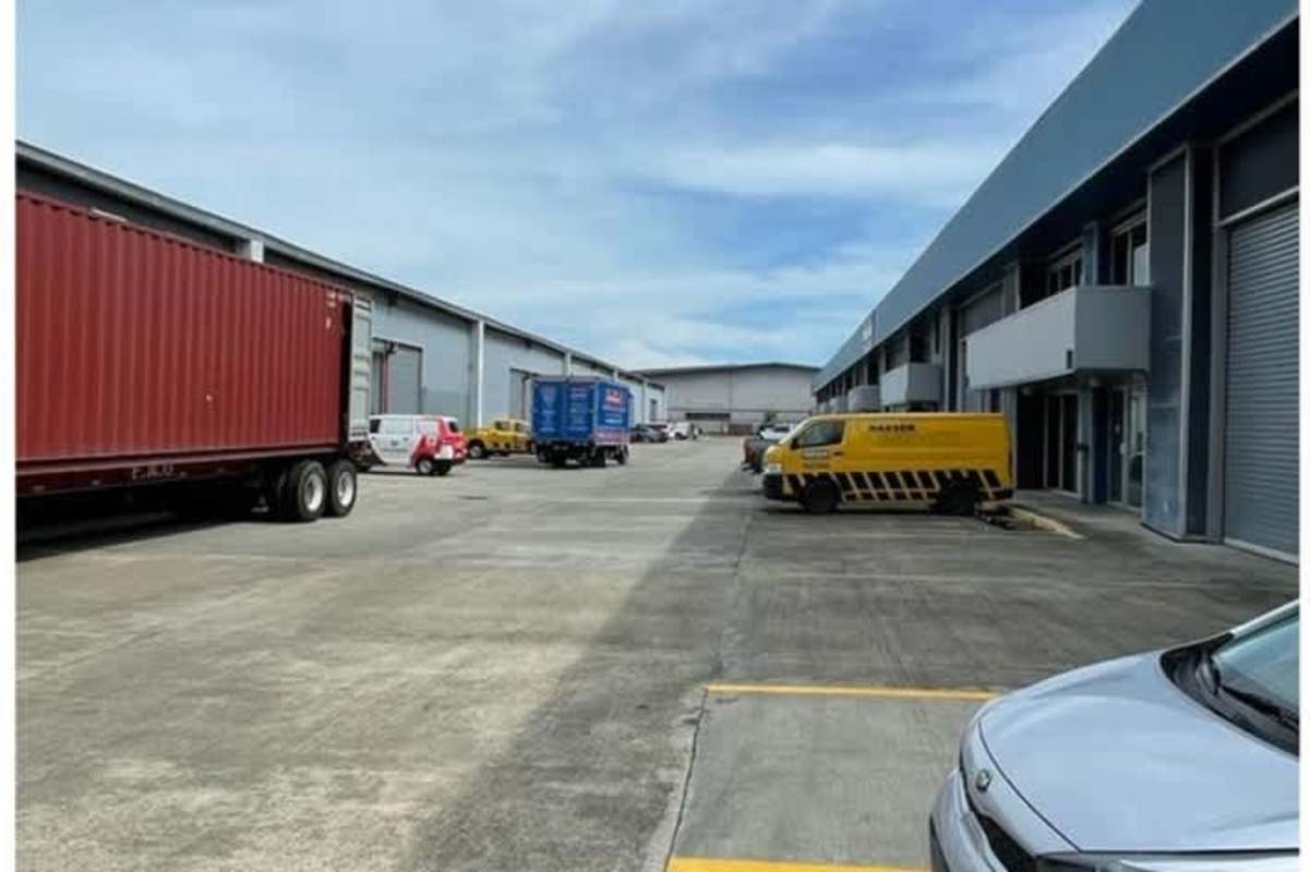 Concrete yard area with boundary walls outside TOS Panama warehouse for rent