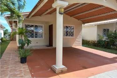 Terrace balcony with punching bag, patio furniture and scenic hillside views La Chorrera Panama Oeste