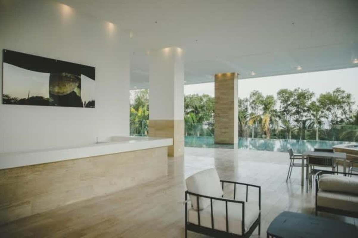 Infinity swimming pool luxury condo amenities with palm trees in PH The Reserve Costa del Este Panama