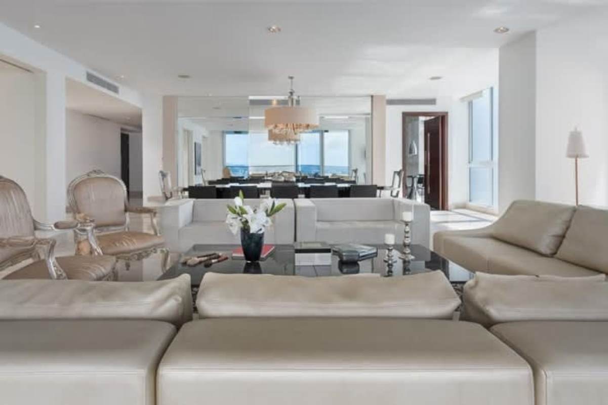 Dining room with panoramic ocean views and modern furnishings in PH Aitana Punta Paitilla Panama