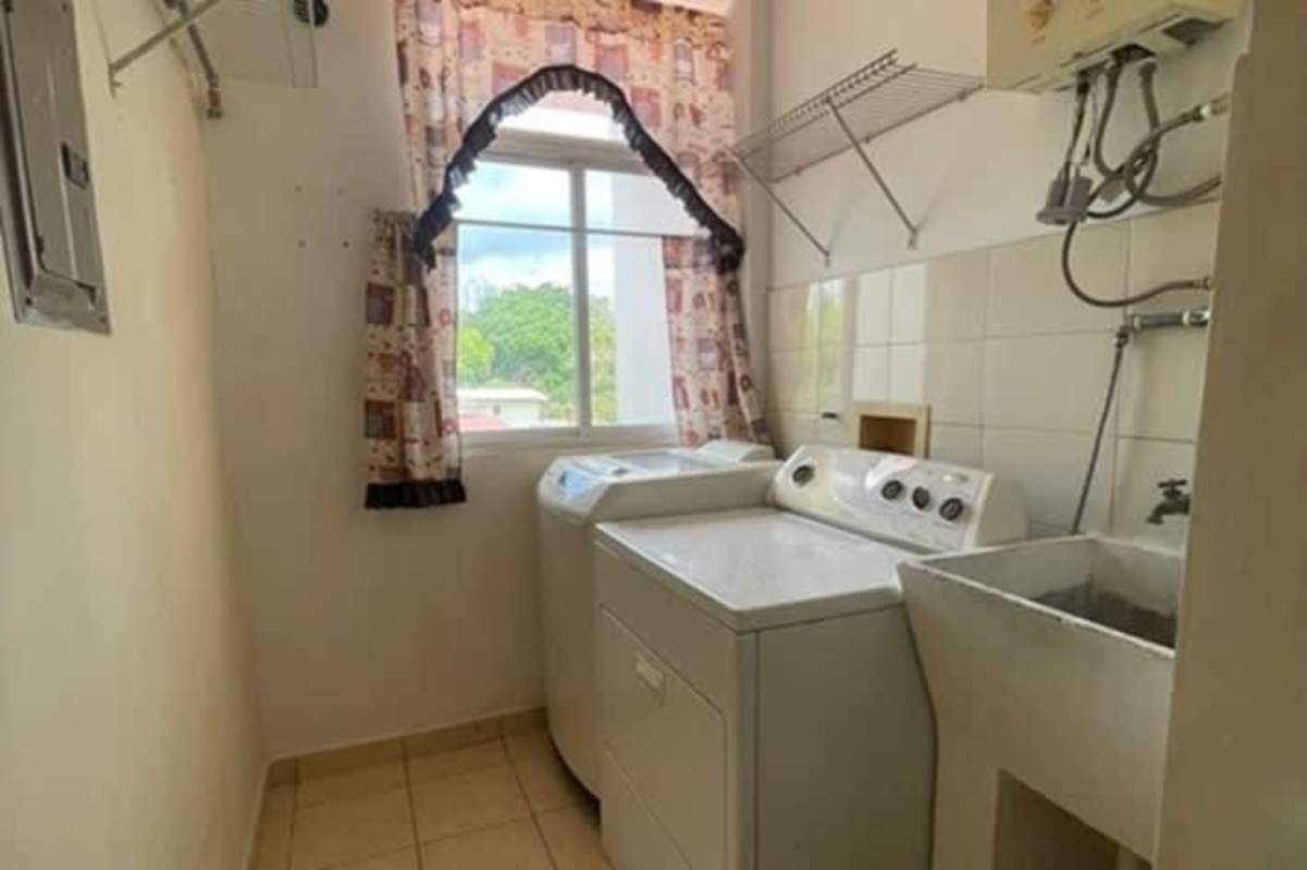 Empty second bedroom with tile floor window built-in closet Building Camino Real Betania Panama