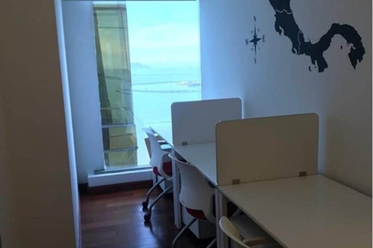 Small modern conference room with round table oceanfront PH BICSA Tower Panama City