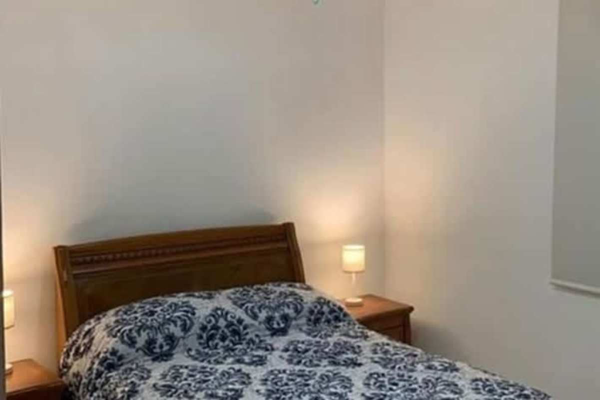 Bathroom with walk-in shower and sink vanity PH Portobello El Cangrejo