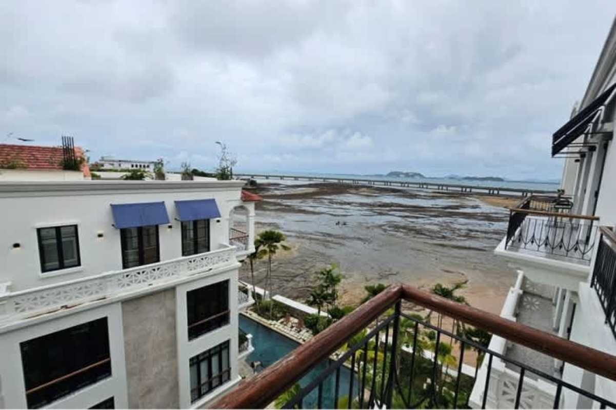 Mediterranean-style luxury condo building in Casco Viejo with ocean views and lush courtyard