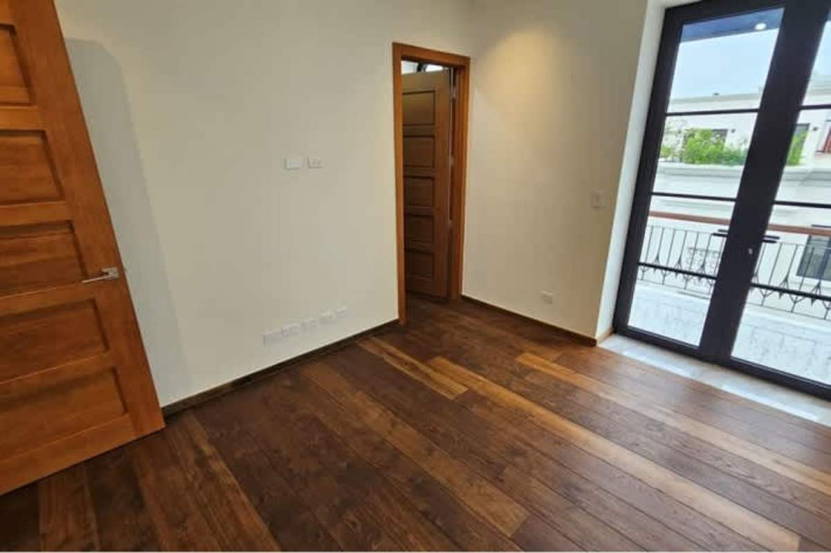 Spacious bedroom with hardwood floors and balcony access at Santa Familia Casco Viejo for sale