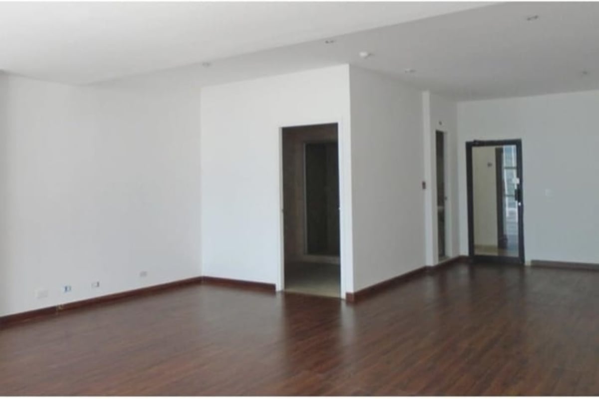 Well-lit office space with white walls and wood flooring in premium Punta Paitilla Panama