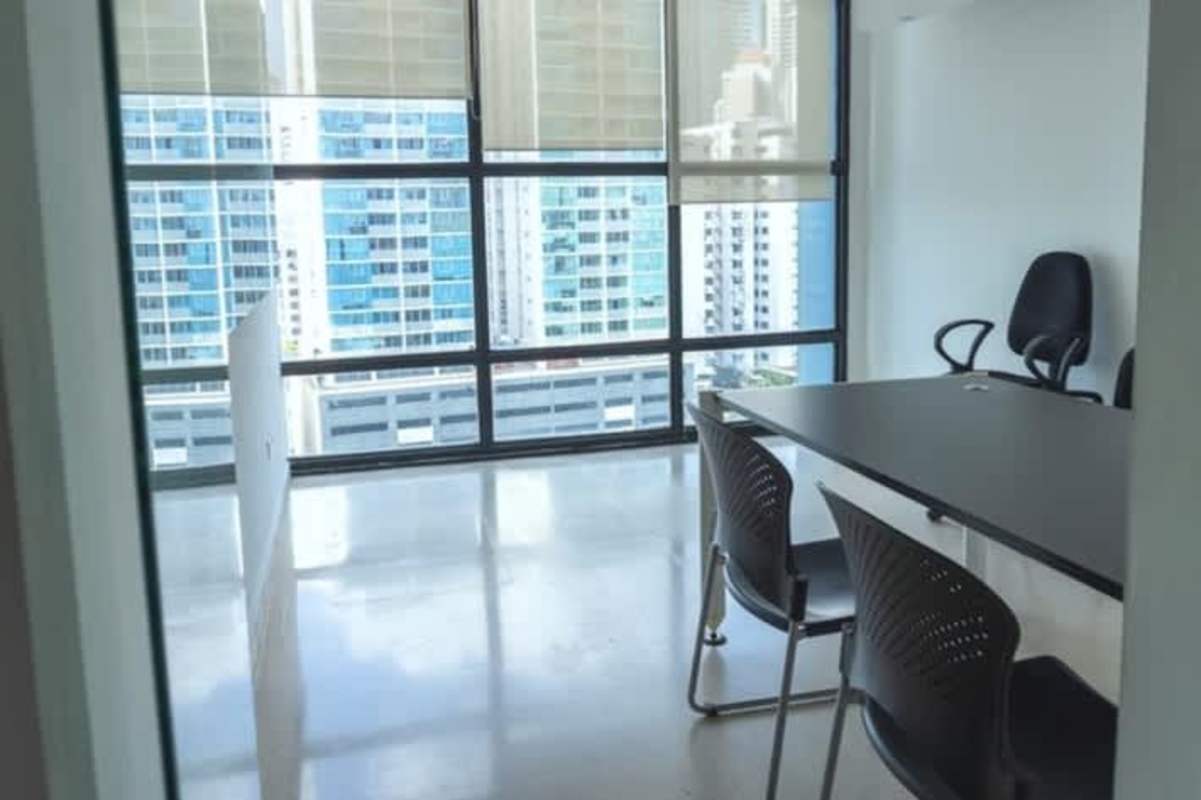 Modern office meeting area with skyline views in PH Ocean Business Plaza Punta Paitilla Panama