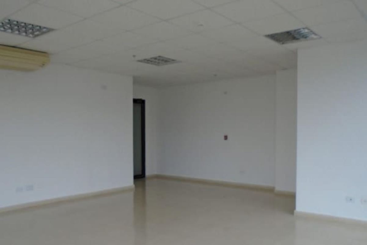 Modern office with floor-to-ceiling windows overlooking Panama City skyline in PH BICSA Financial Center