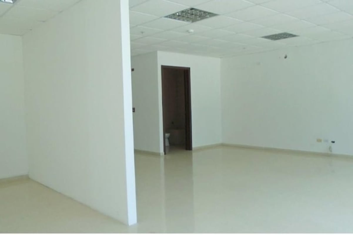 Modern commercial office space in PH The Point Panama City bright natural light with tiled floor