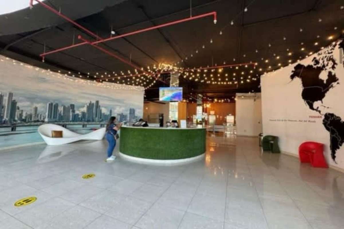 1BR Ocean-View Apartment w/Balcony PH Bay View Avenida Balboa