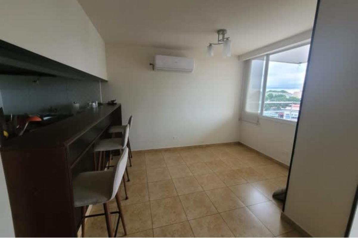 Semi-open kitchen with breakfast bar, split AC and large window PH Sky Pueblo Nuevo Panama City