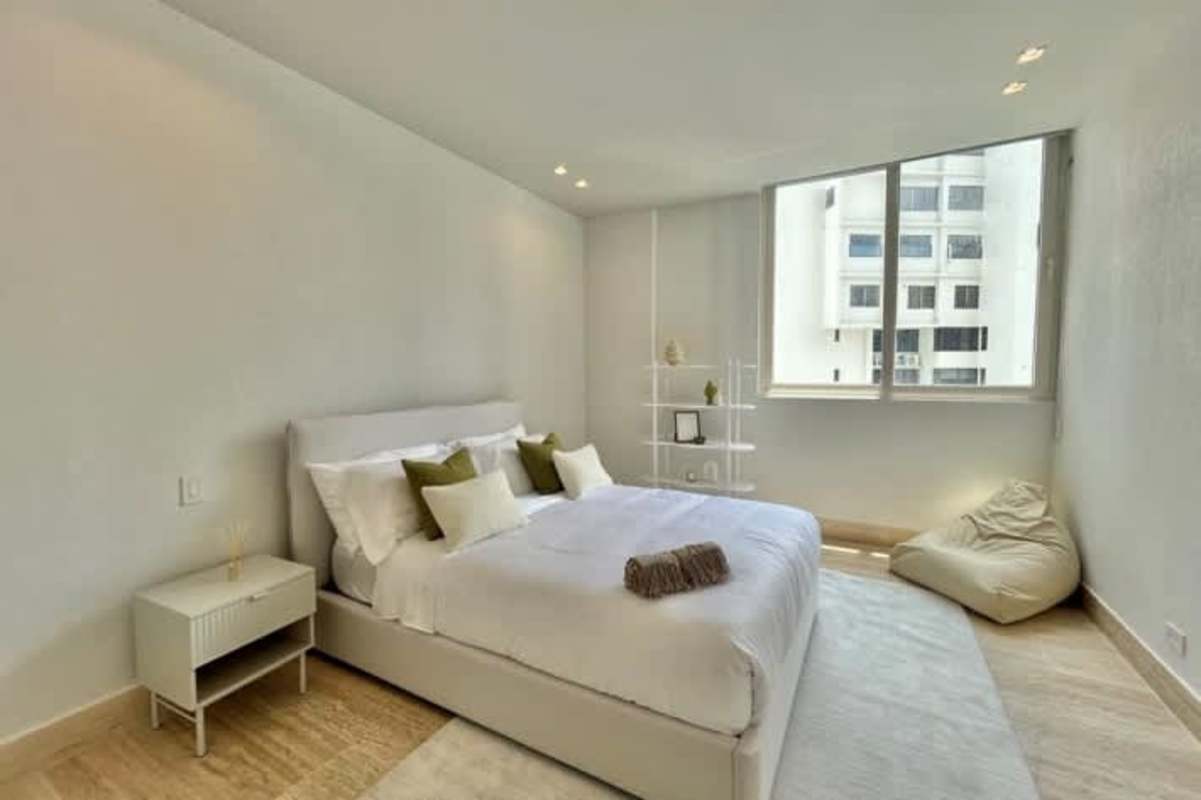 Secondary bedroom with balcony and city views in luxury condo PH The Point Punta Paitilla