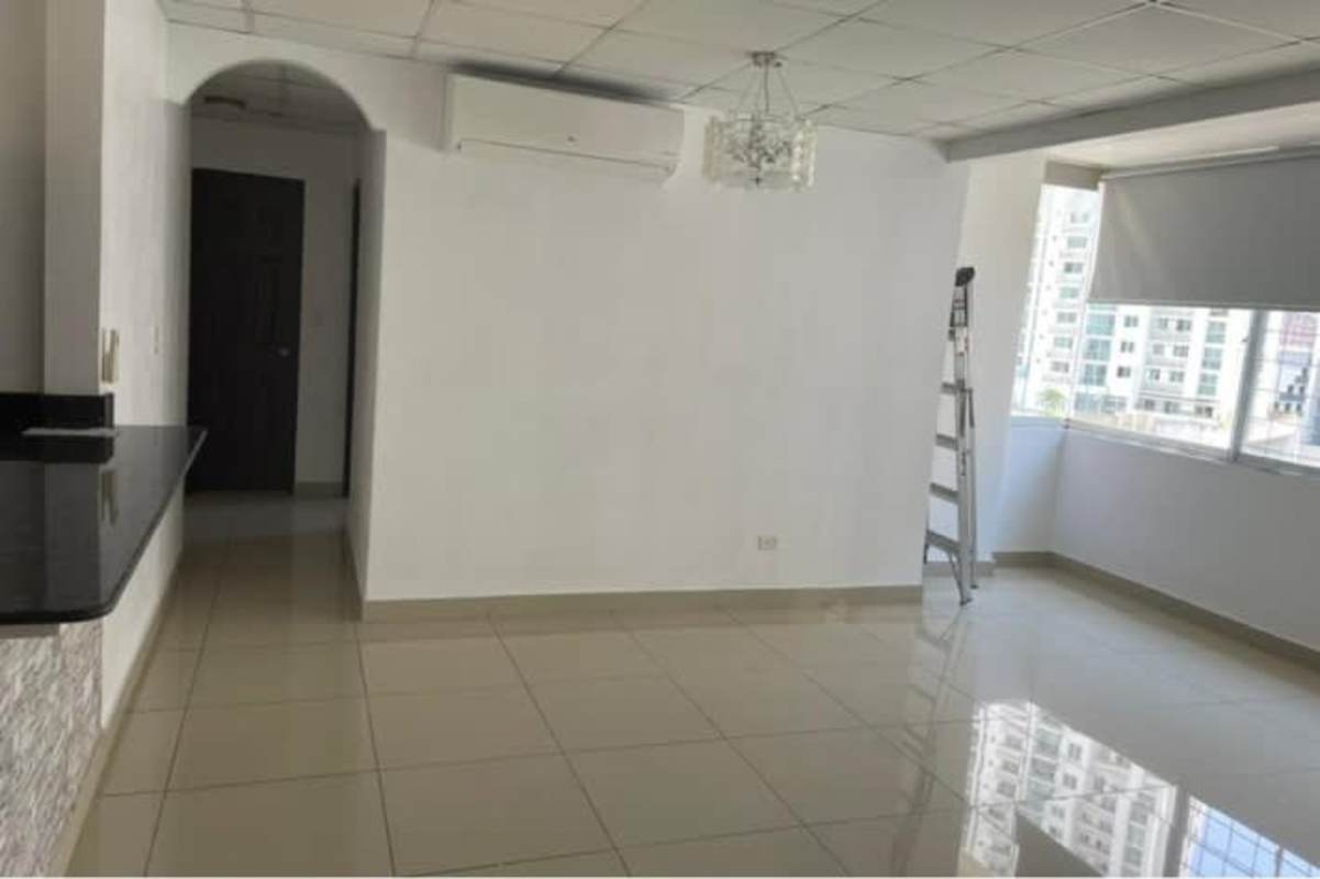 Additional bathroom with ceramic fixtures Condado Country Club Panama City