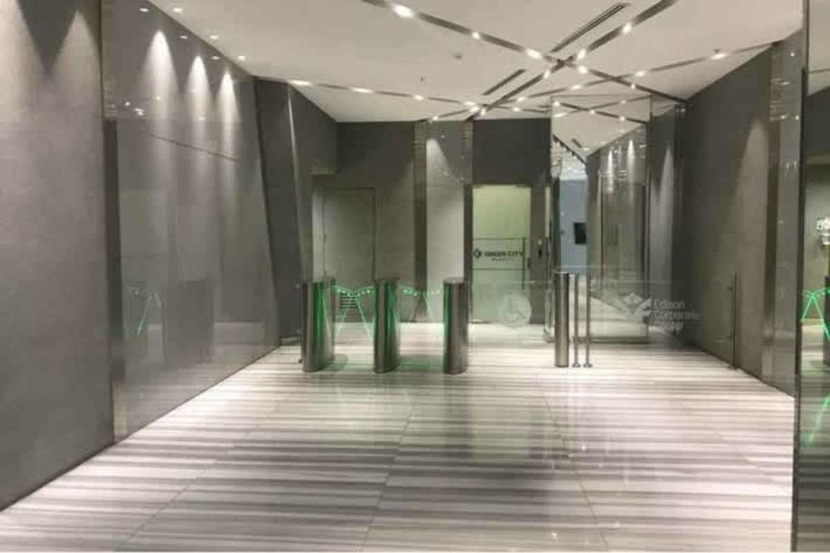 Secure corporate lobby with turnstiles glass walls marble flooring Edison Corporate Center Panama