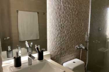 Contemporary bathroom with shower glass door textured tiles Woodlands Panama Pacifico