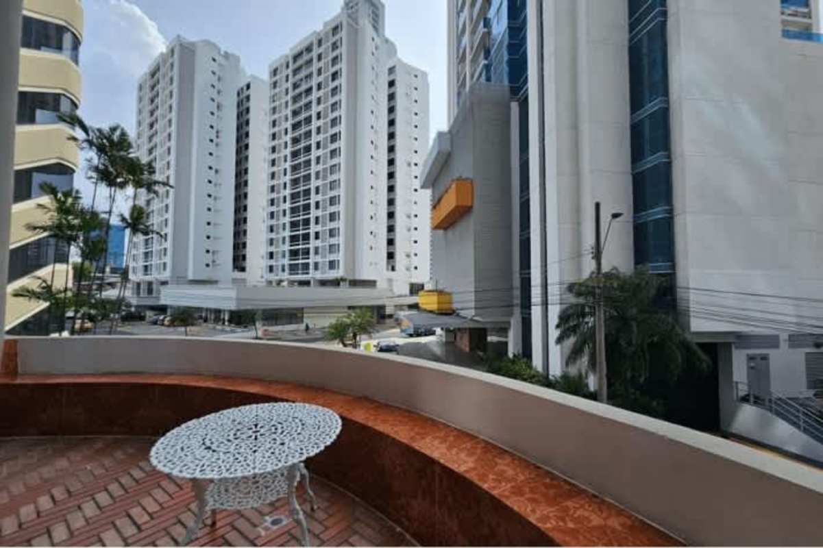 Spacious 1BR 2.5BA Condo in PH Los Pilares San Francisco